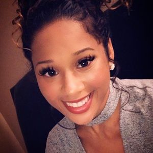 Meet your Posher, Charisa